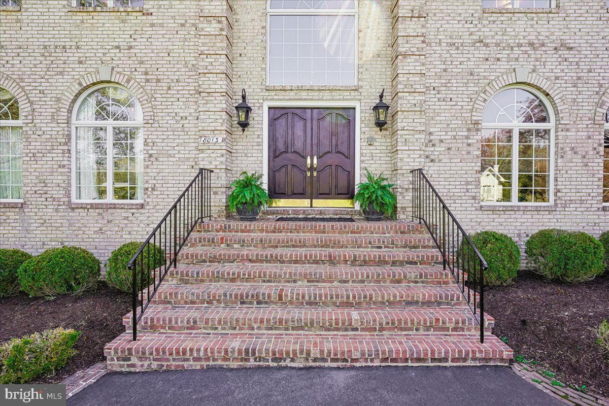 8013 Greenwich Woods Drive photo 5