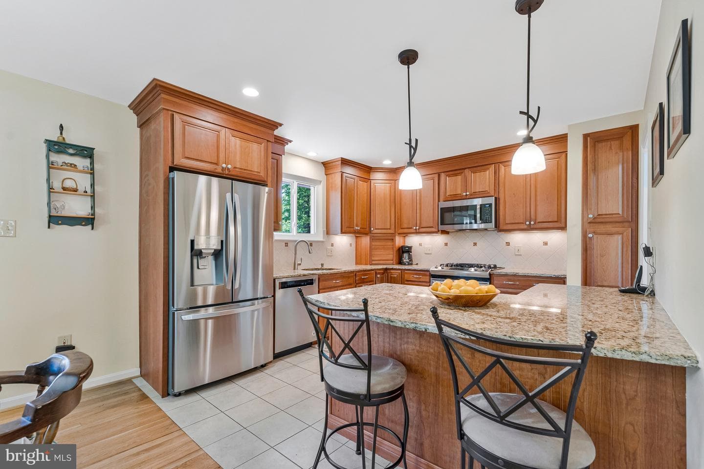 5392 Gainsborough Drive photo 16