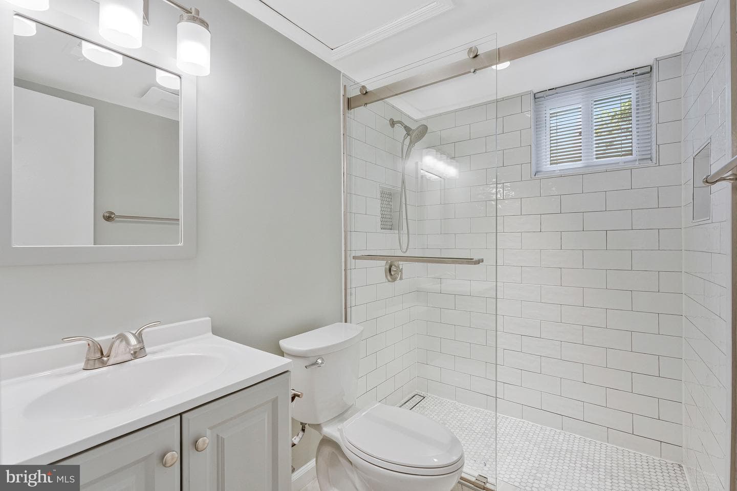 5392 Gainsborough Drive photo 18