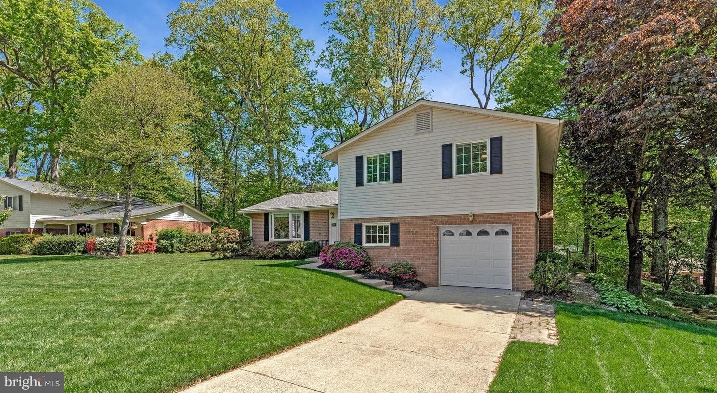 5392 Gainsborough Drive photo 2