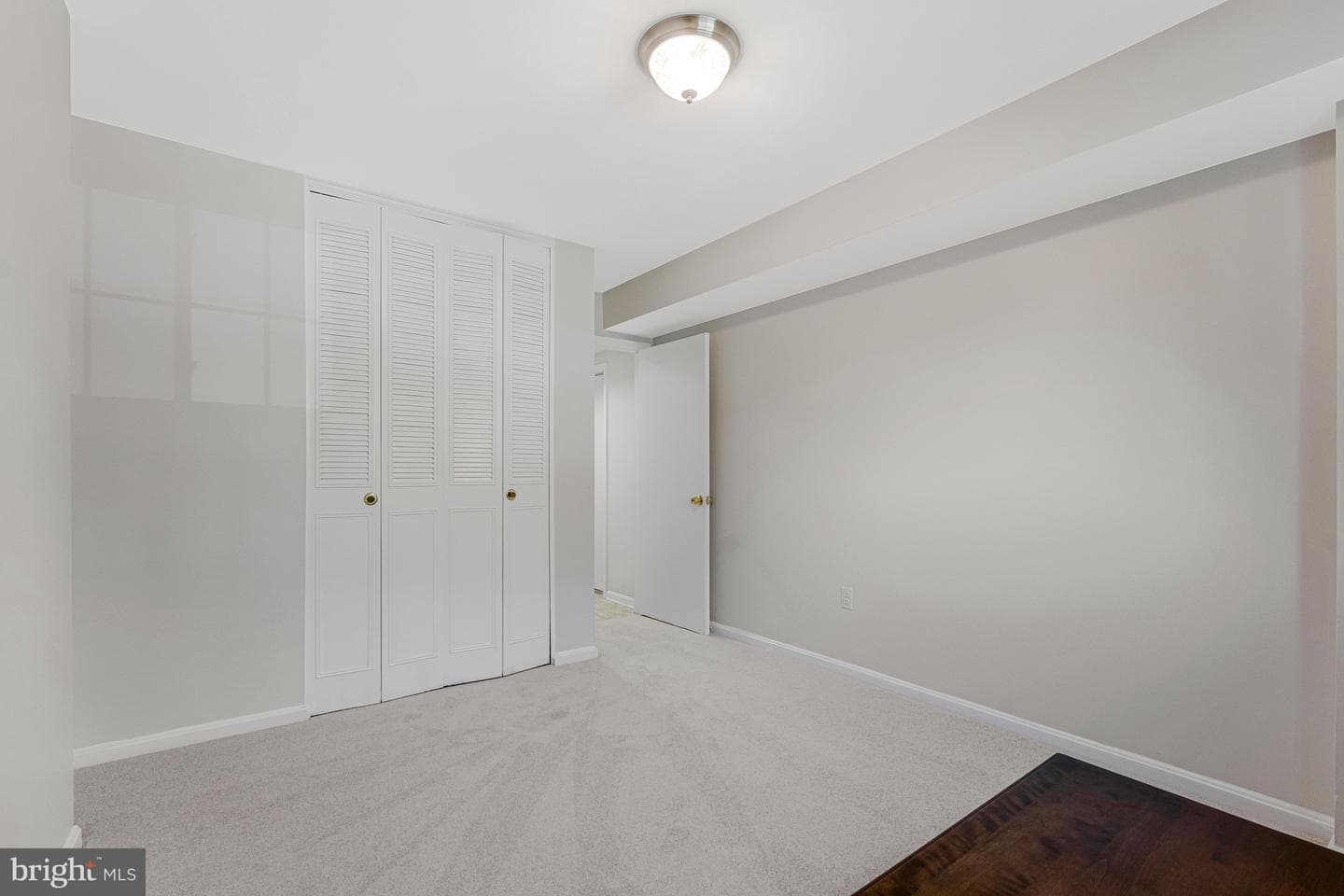 5392 Gainsborough Drive photo 23