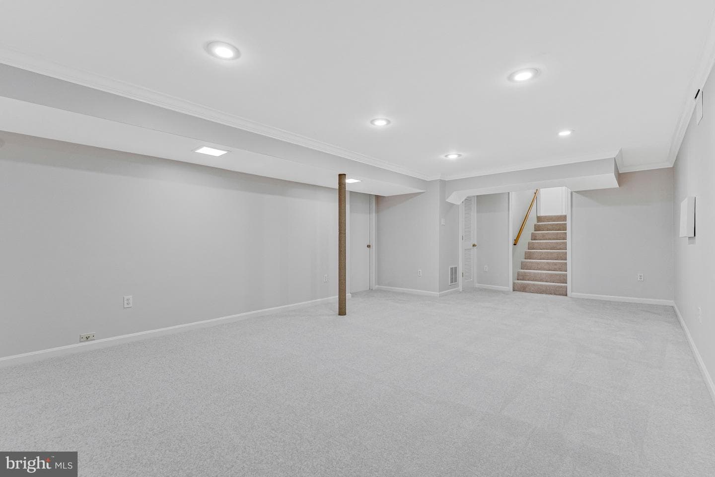 5392 Gainsborough Drive photo 25