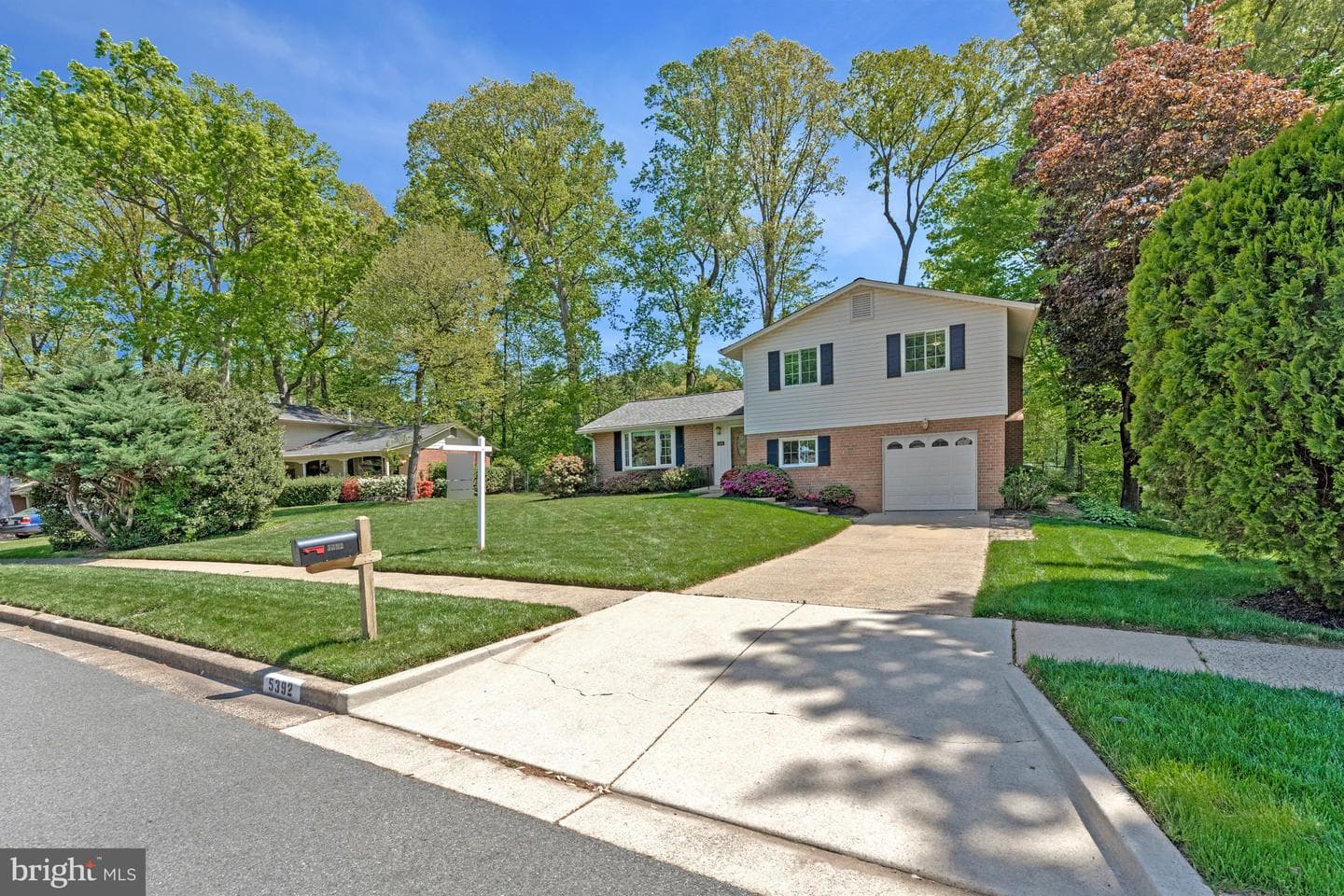 5392 Gainsborough Drive photo 3