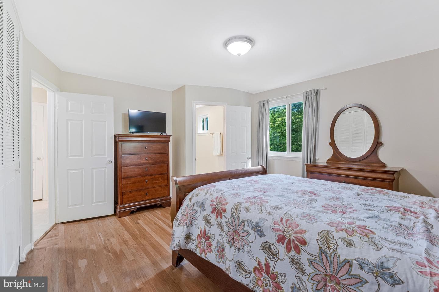 5392 Gainsborough Drive photo 30