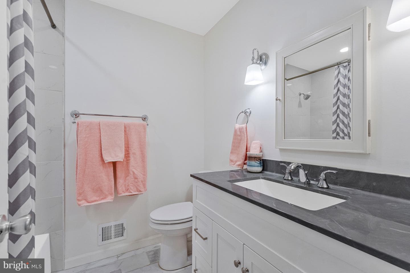 5392 Gainsborough Drive photo 35