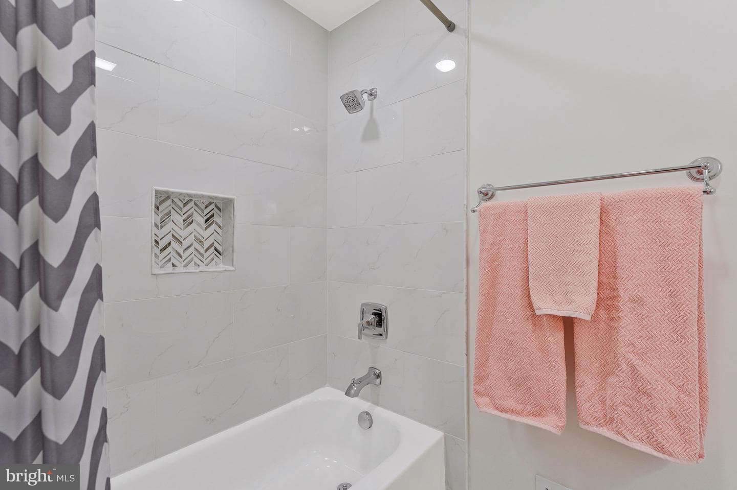 5392 Gainsborough Drive photo 36