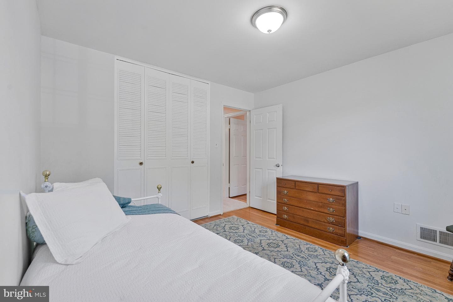 5392 Gainsborough Drive photo 38