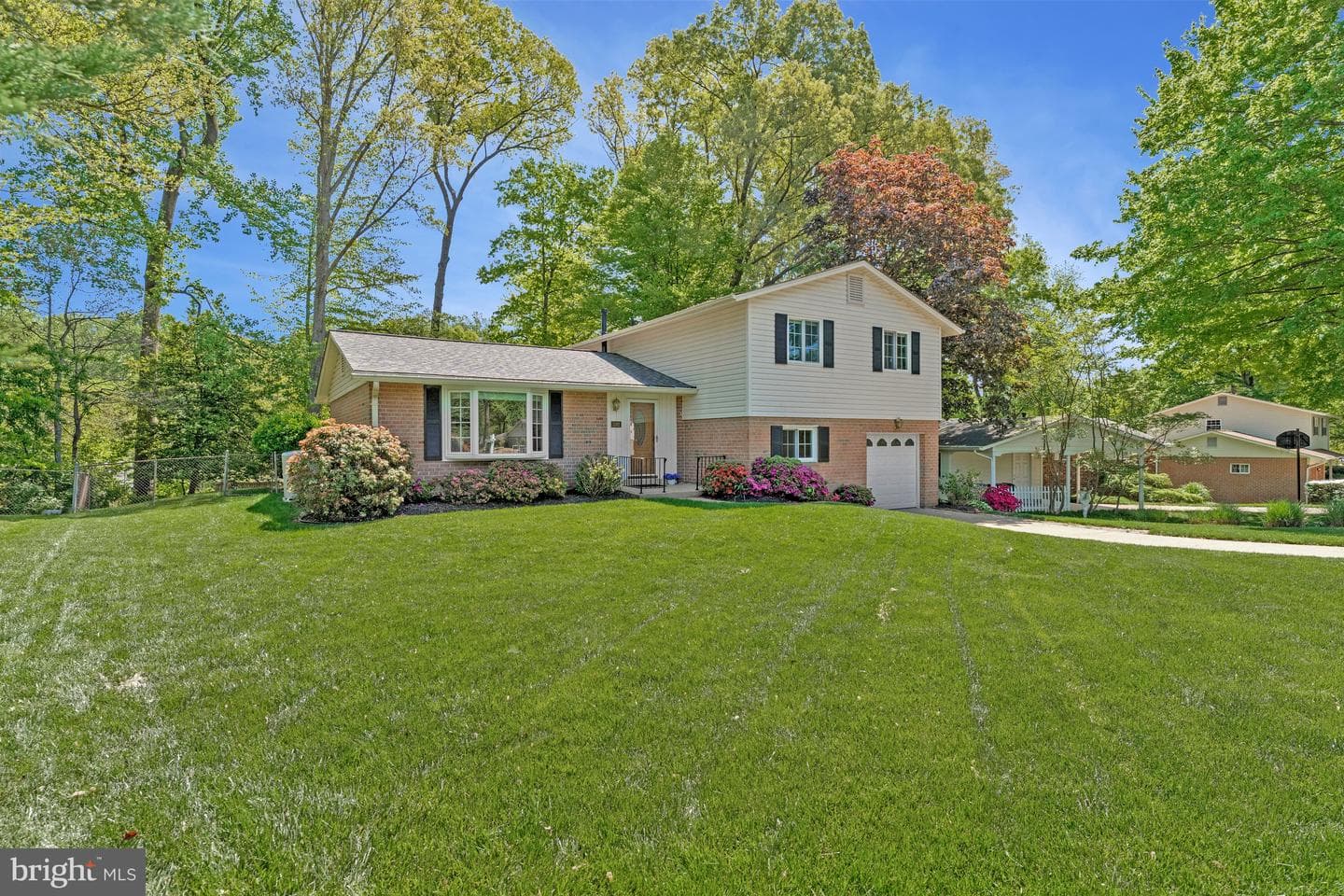 5392 Gainsborough Drive photo 5