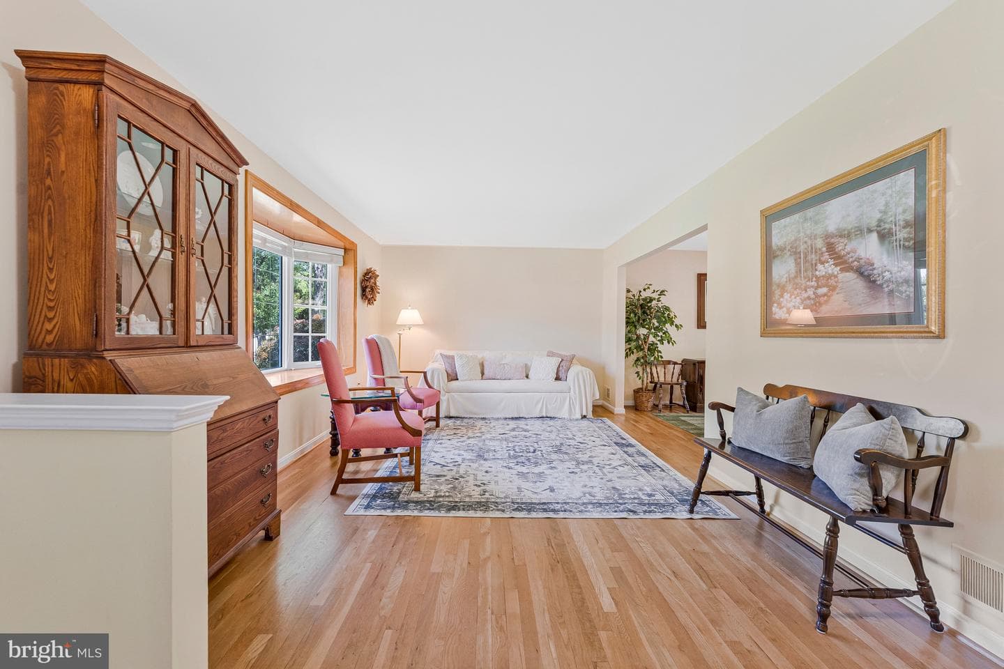 5392 Gainsborough Drive photo 9