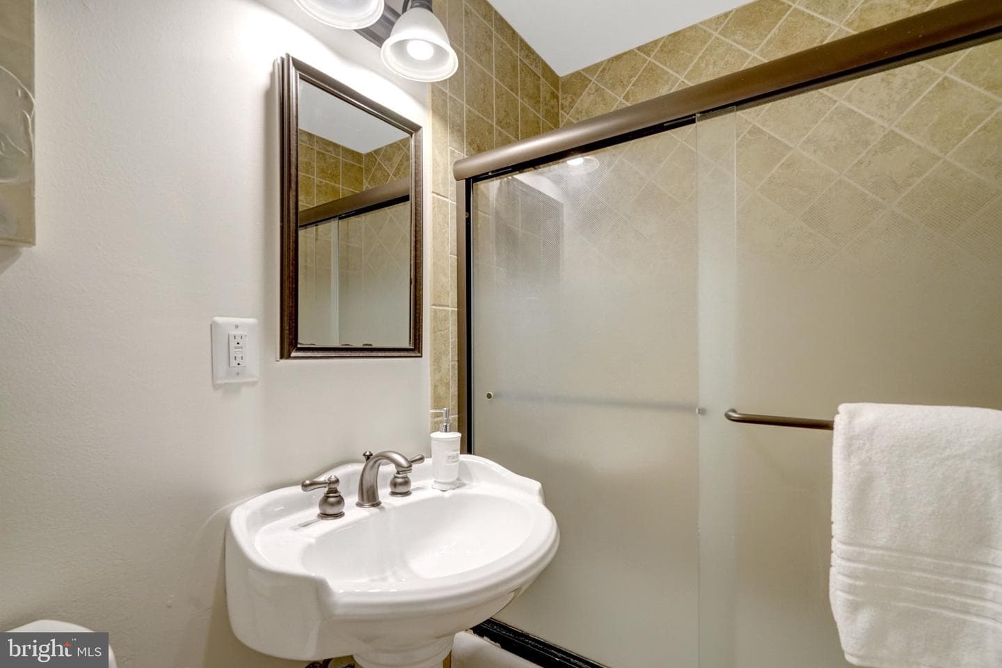 7627 Luton Place photo 40