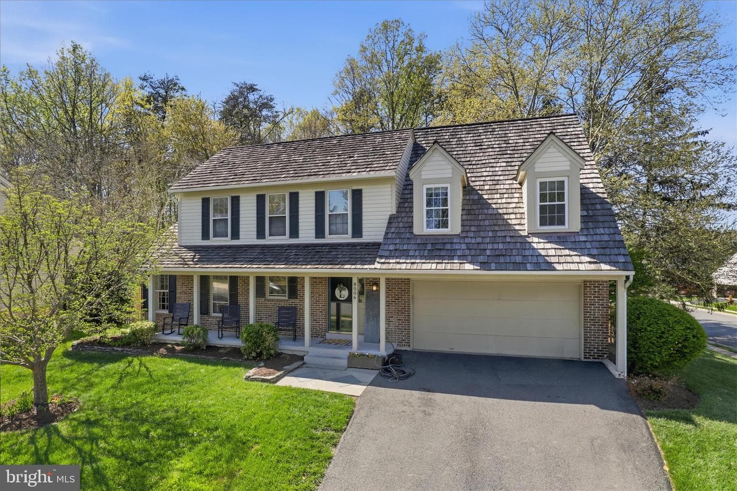 8006 Oak Hollow Lane photo 2