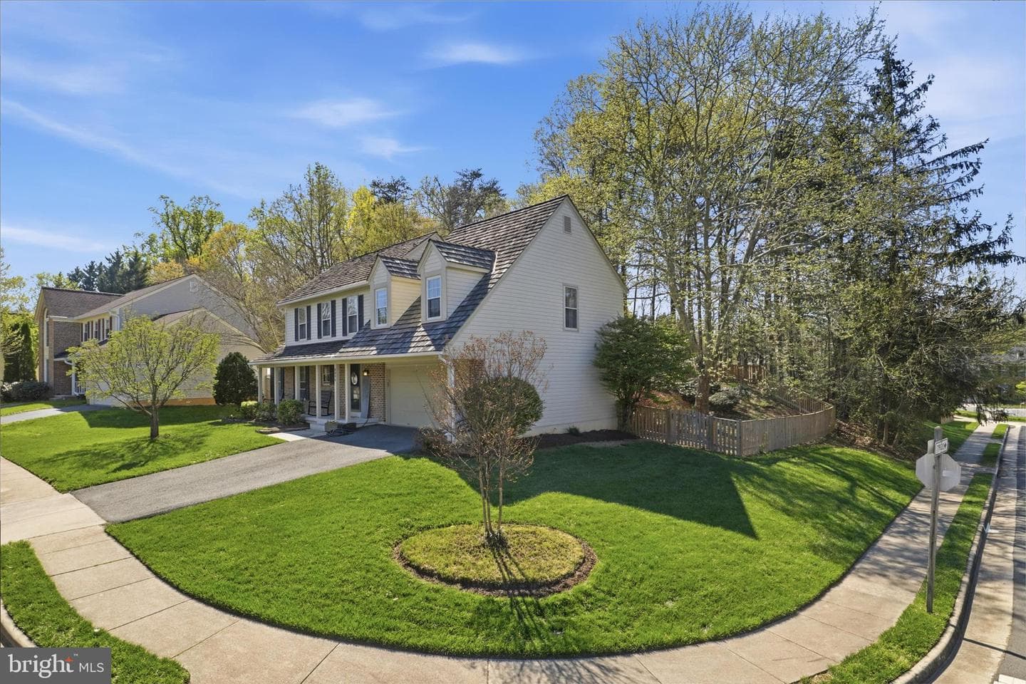 8006 Oak Hollow Lane photo 3