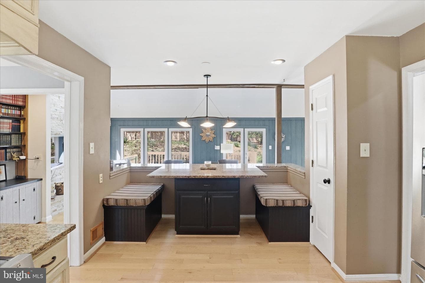8006 Oak Hollow Lane photo 8