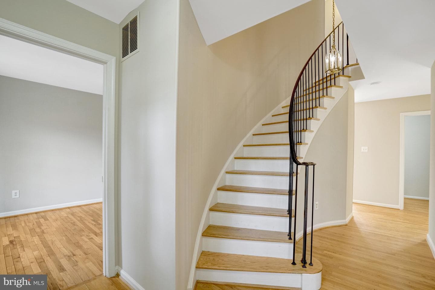 8523 Lakinhurst Lane photo 26