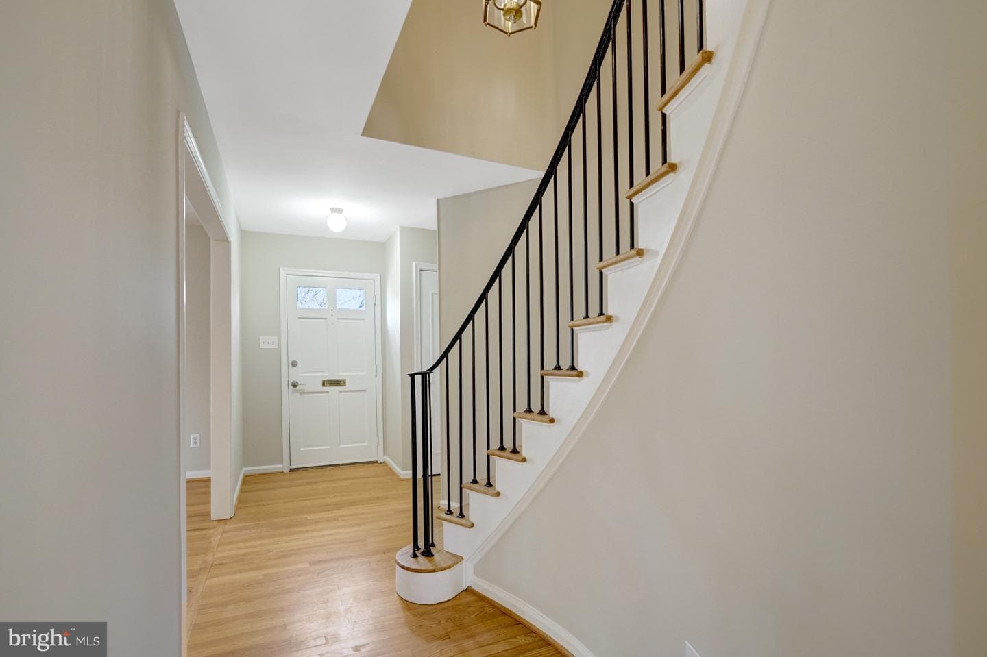 8523 Lakinhurst Lane photo 3