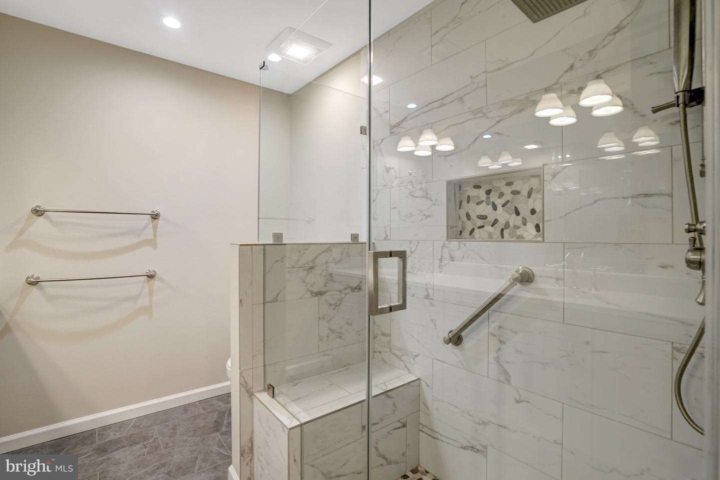 8523 Lakinhurst Lane photo 35