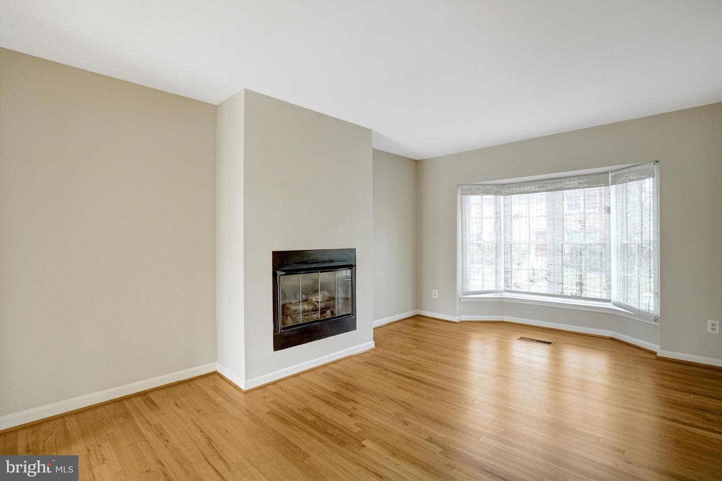 8523 Lakinhurst Lane photo 9