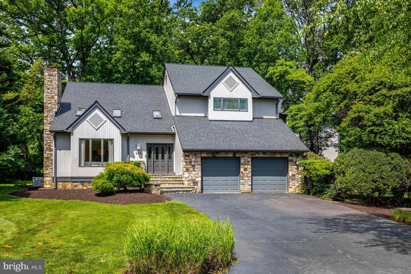904 Falls Bridge Lane, Great Falls