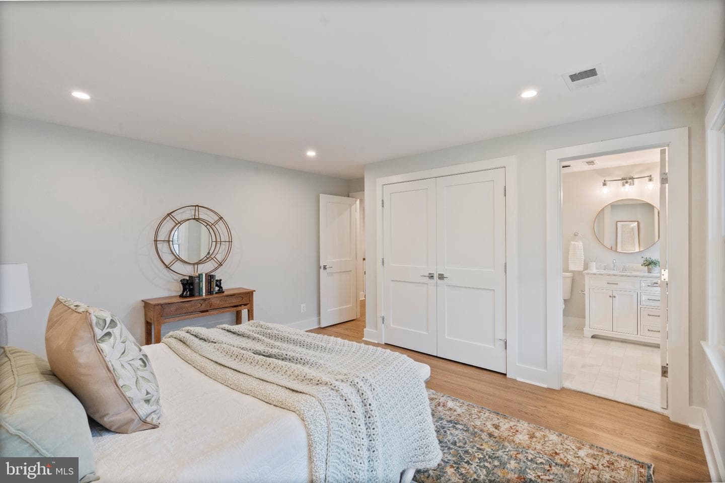 7204 Regent Drive photo 22