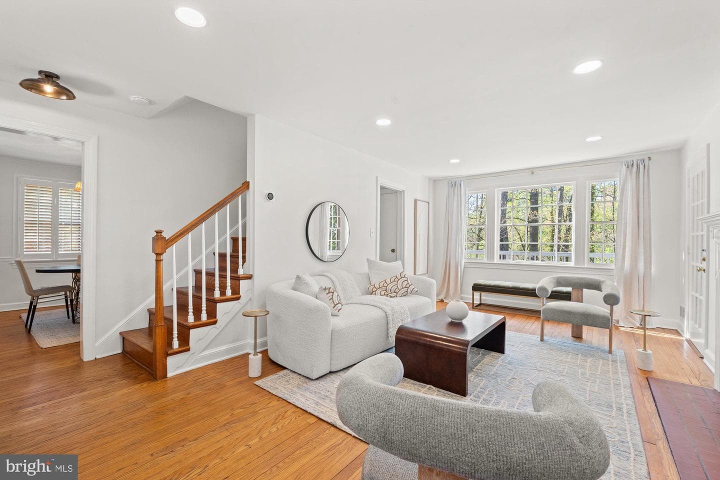 6032 Grove Drive photo 4