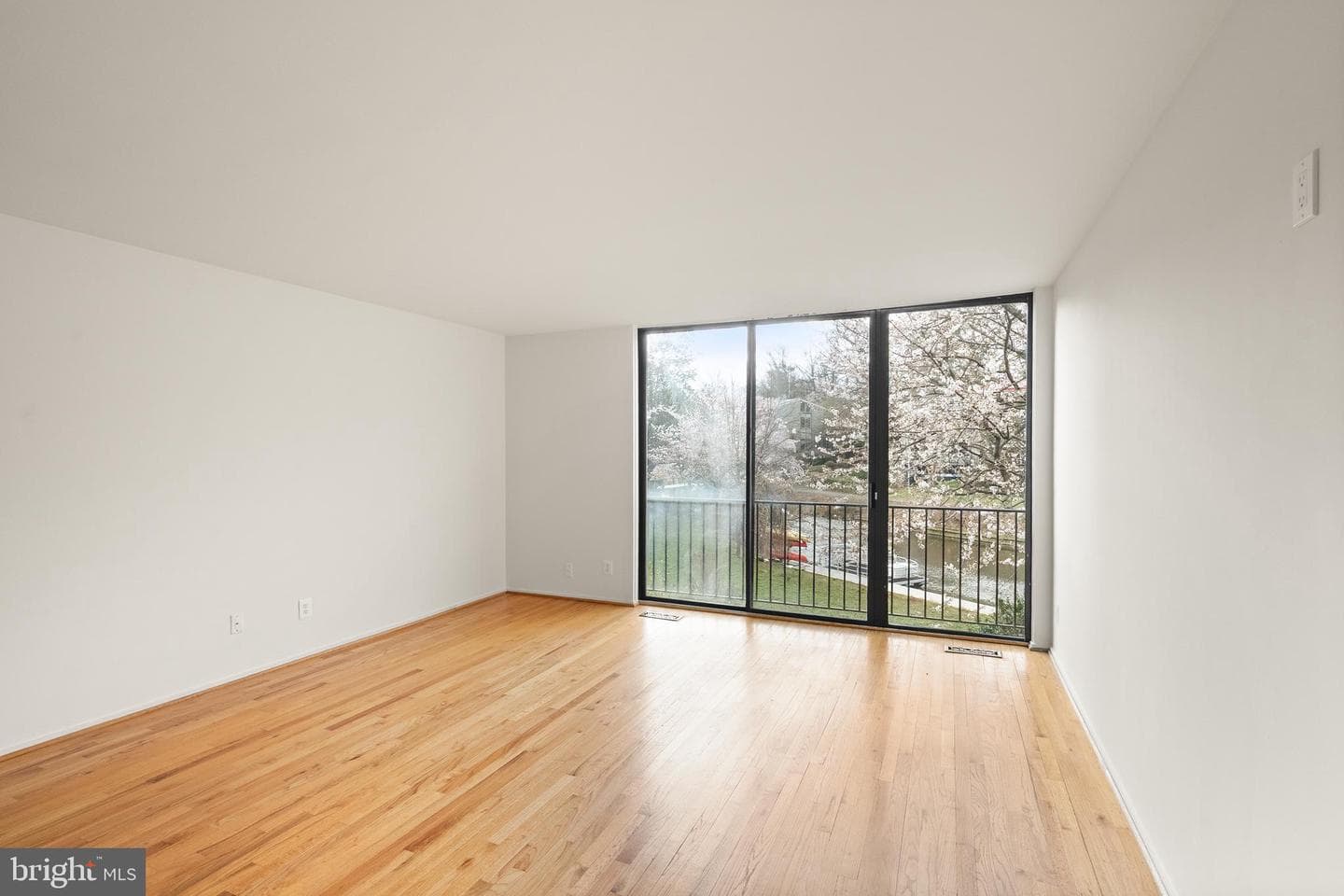 11465 Washington Plaza W photo 10
