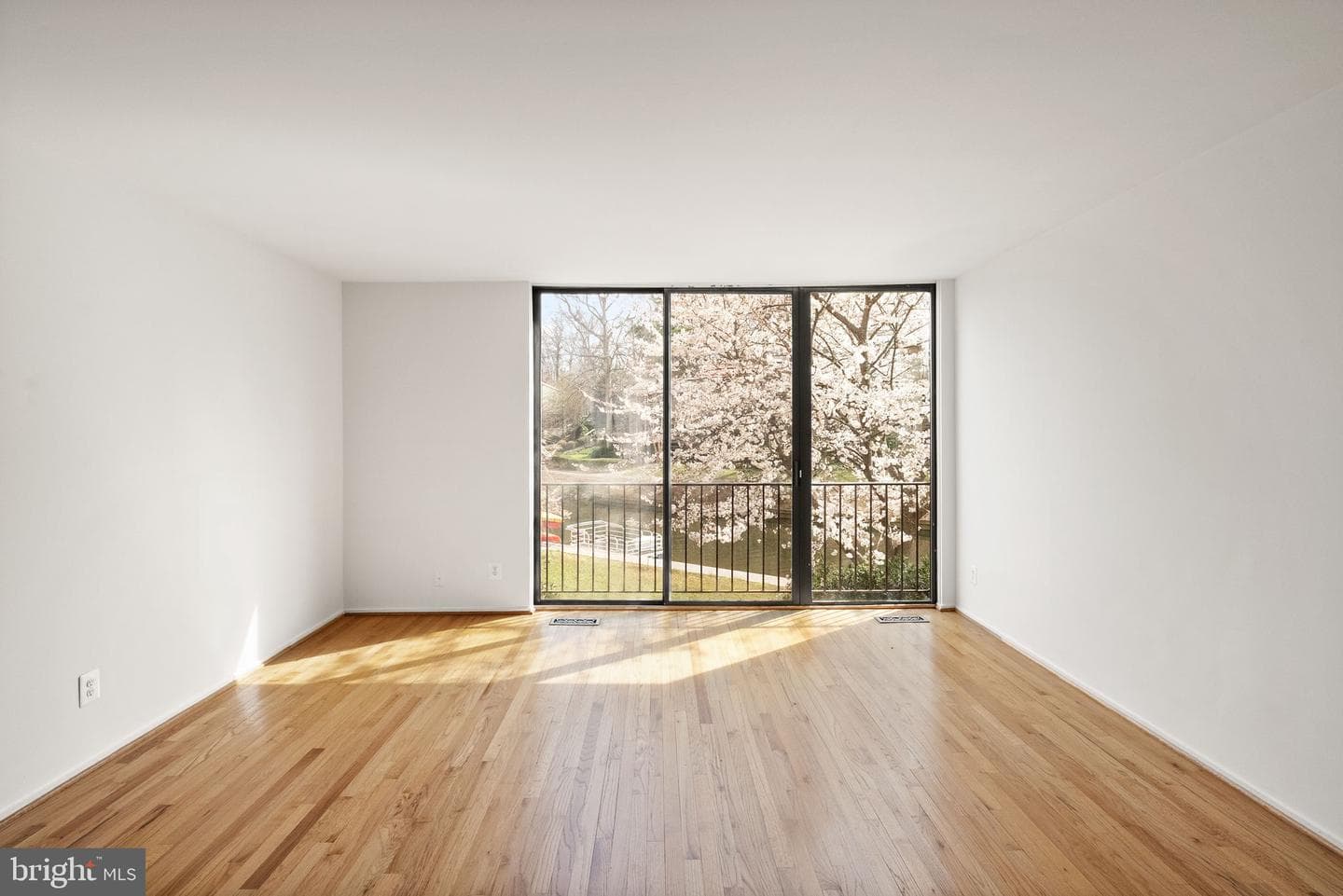 11465 Washington Plaza W photo 11