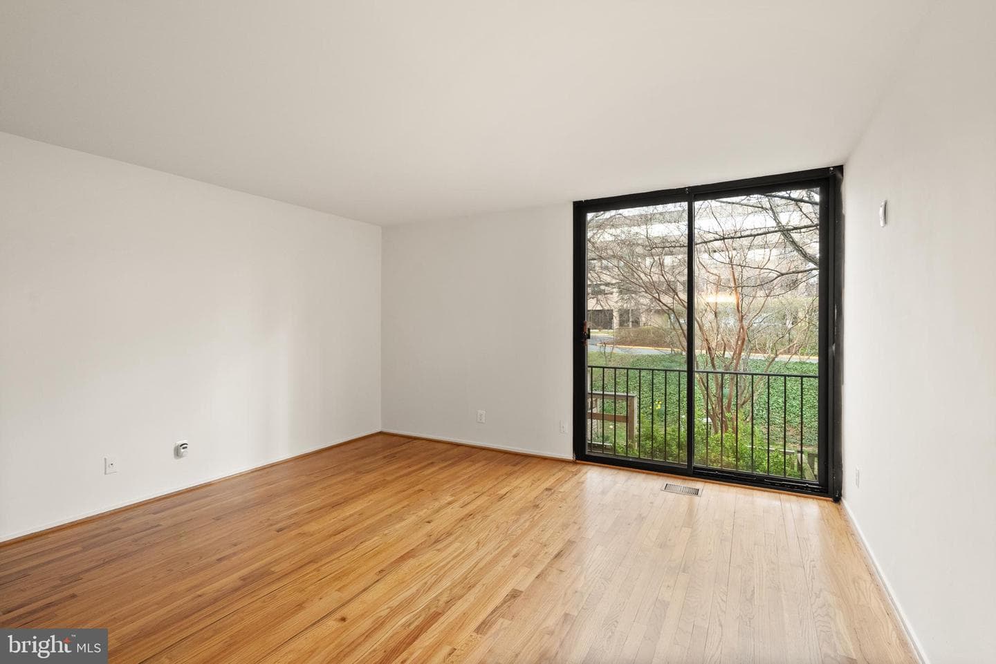 11465 Washington Plaza W photo 17