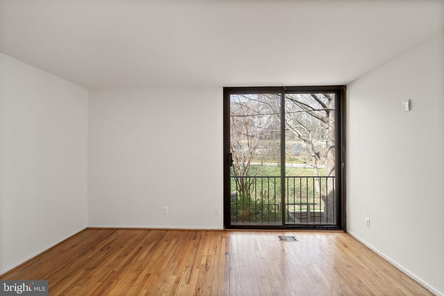 11465 Washington Plaza W photo 18