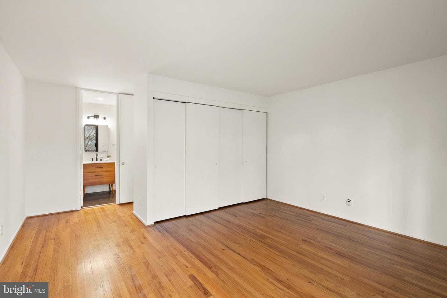 11465 Washington Plaza W photo 19