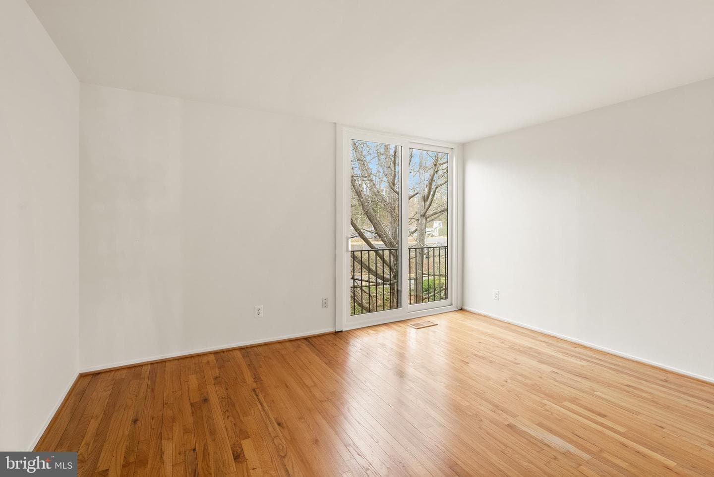 11465 Washington Plaza W photo 32