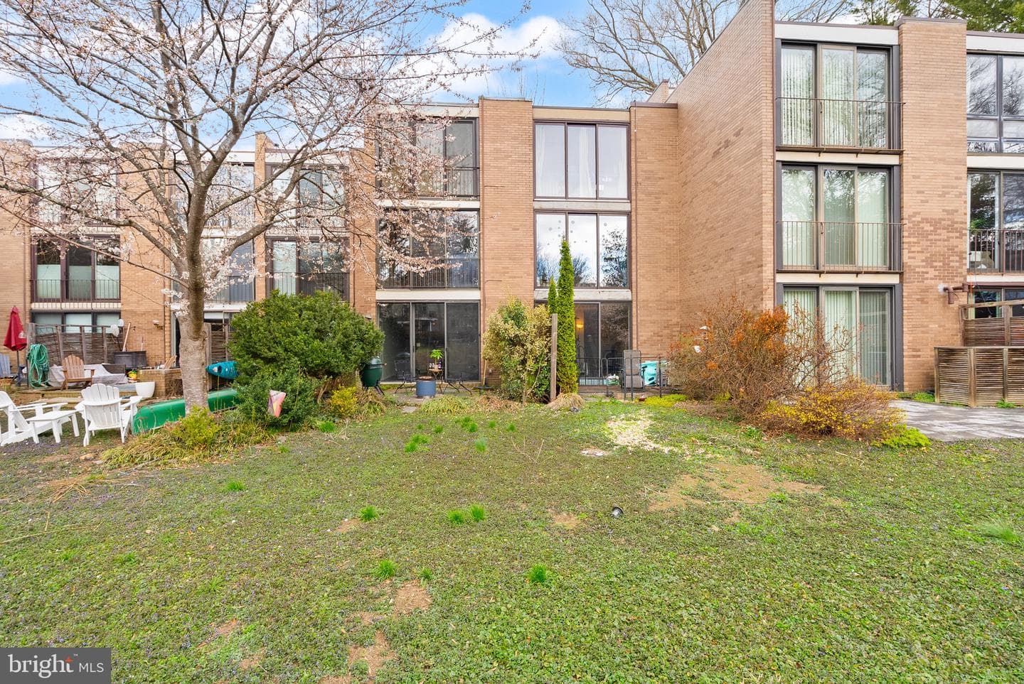 11465 Washington Plaza W photo 4