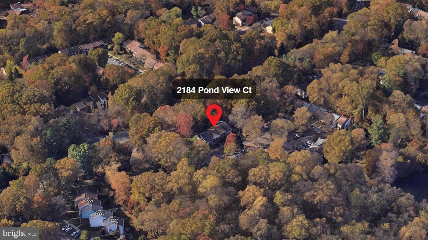 2184 Pond View Court photo 4