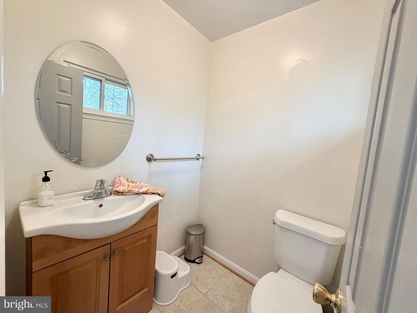 8467 Thames Street photo 10