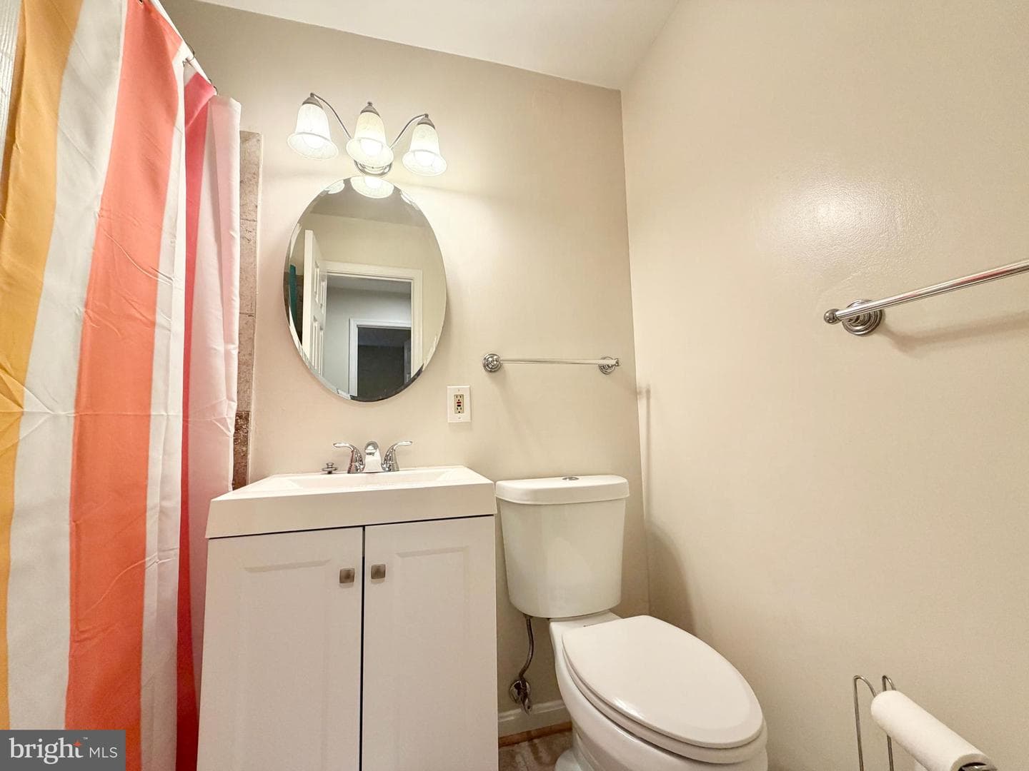 8467 Thames Street photo 16
