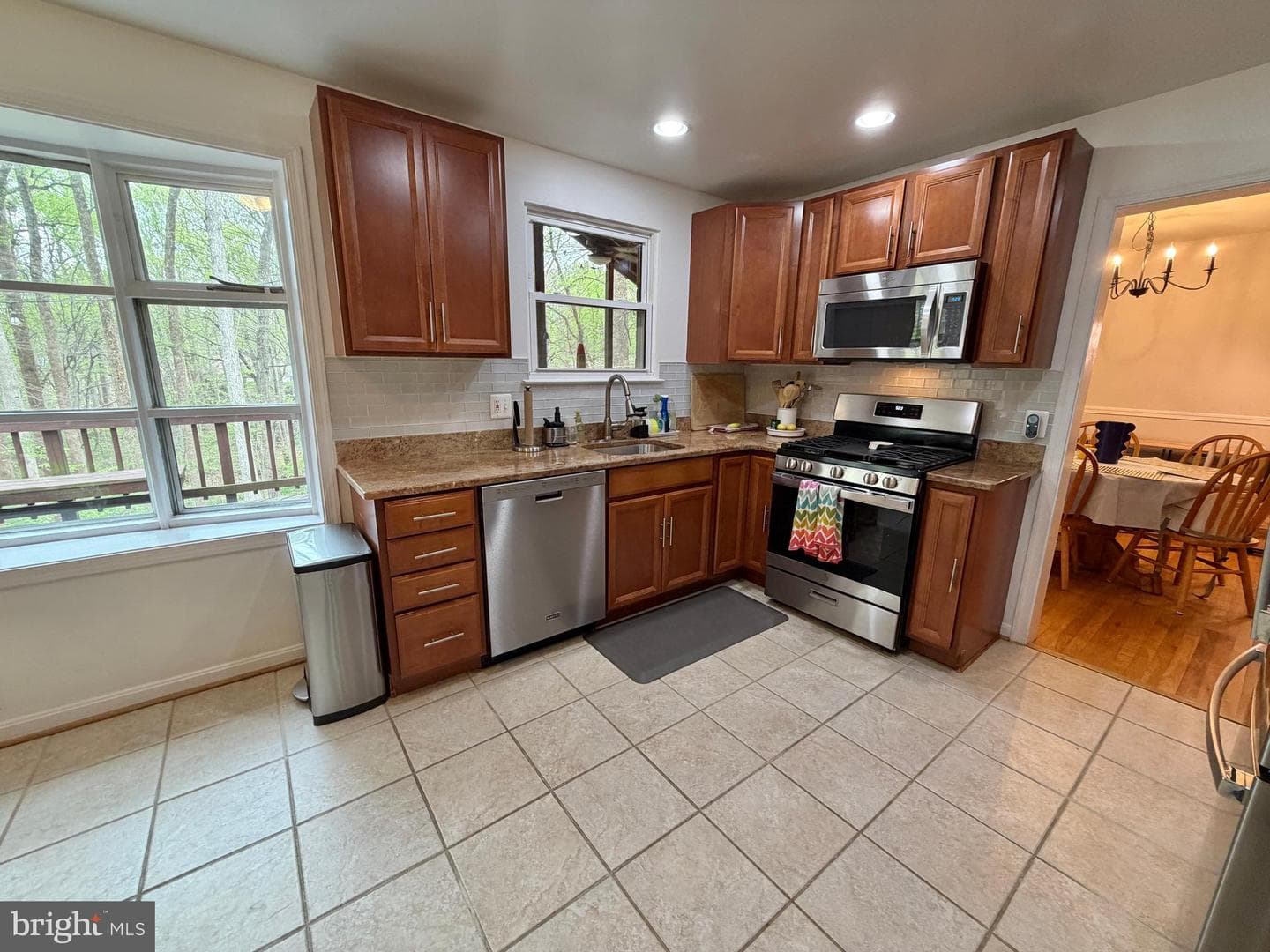8467 Thames Street photo 7