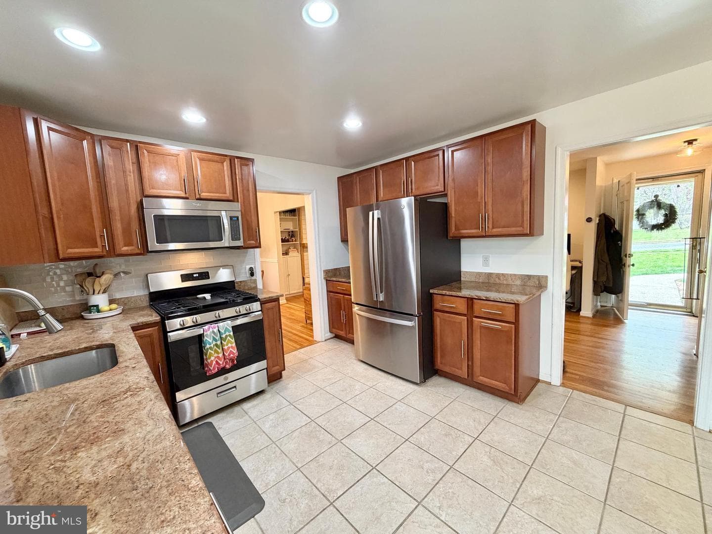 8467 Thames Street photo 9