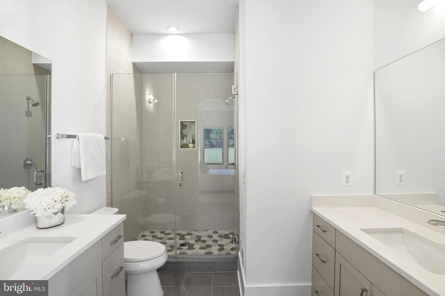 1111 Ingleside Avenue photo 33