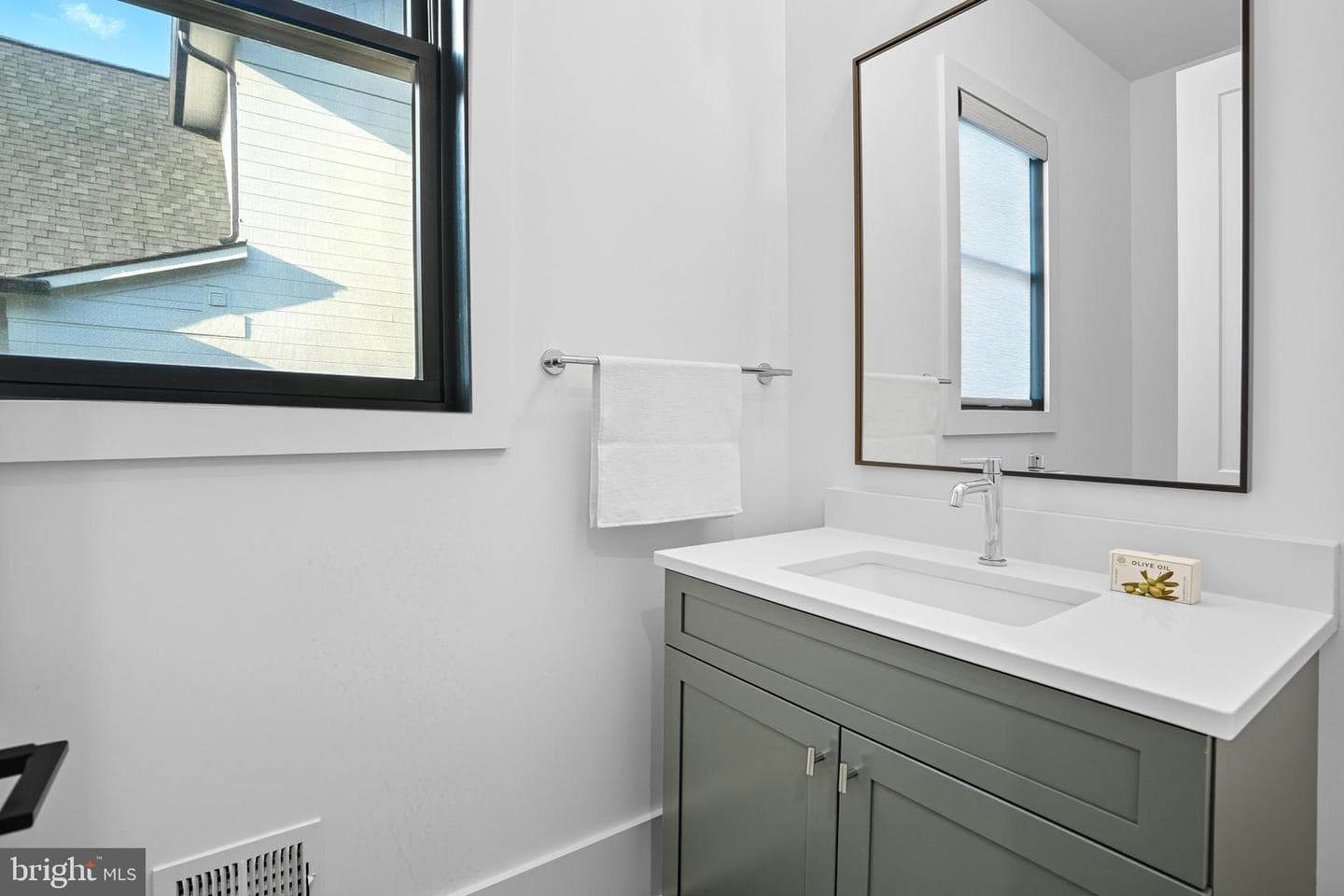 1111 Ingleside Avenue photo 47
