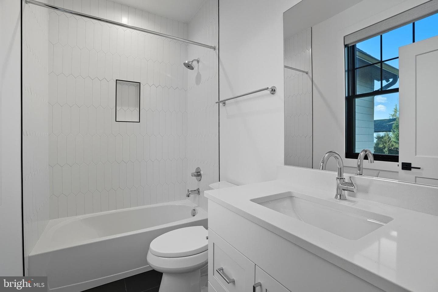 1111 Ingleside Avenue photo 65