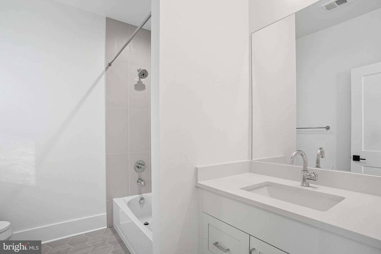 1111 Ingleside Avenue photo 70