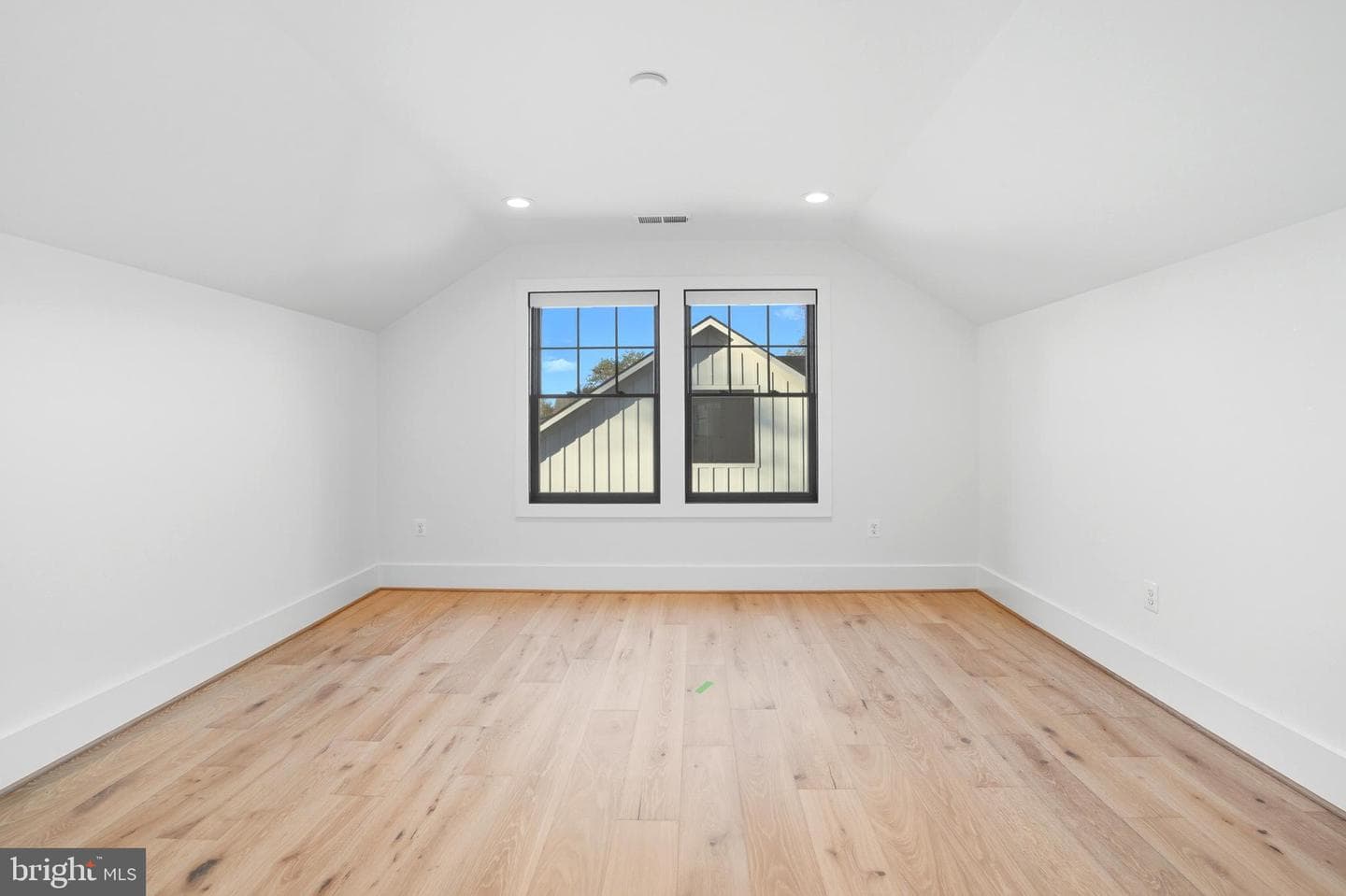 1111 Ingleside Avenue photo 73