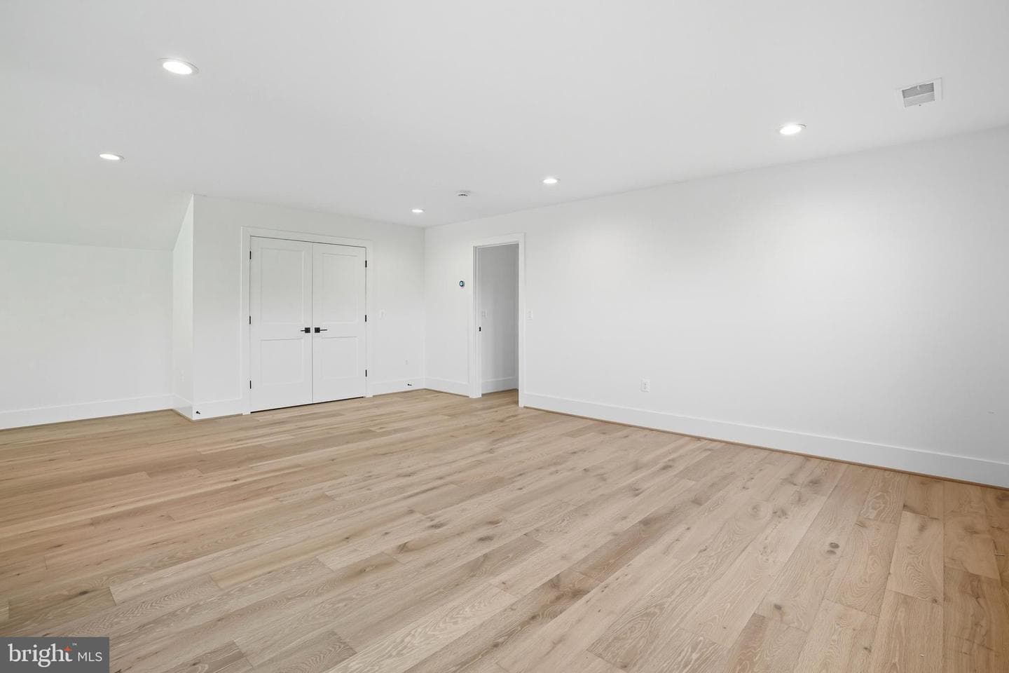 1111 Ingleside Avenue photo 80