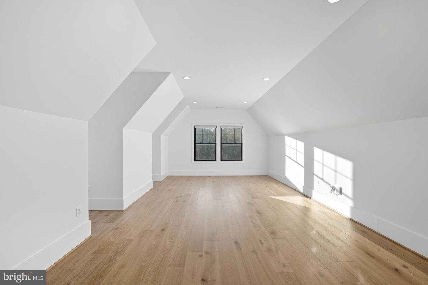 1111 Ingleside Avenue photo 81