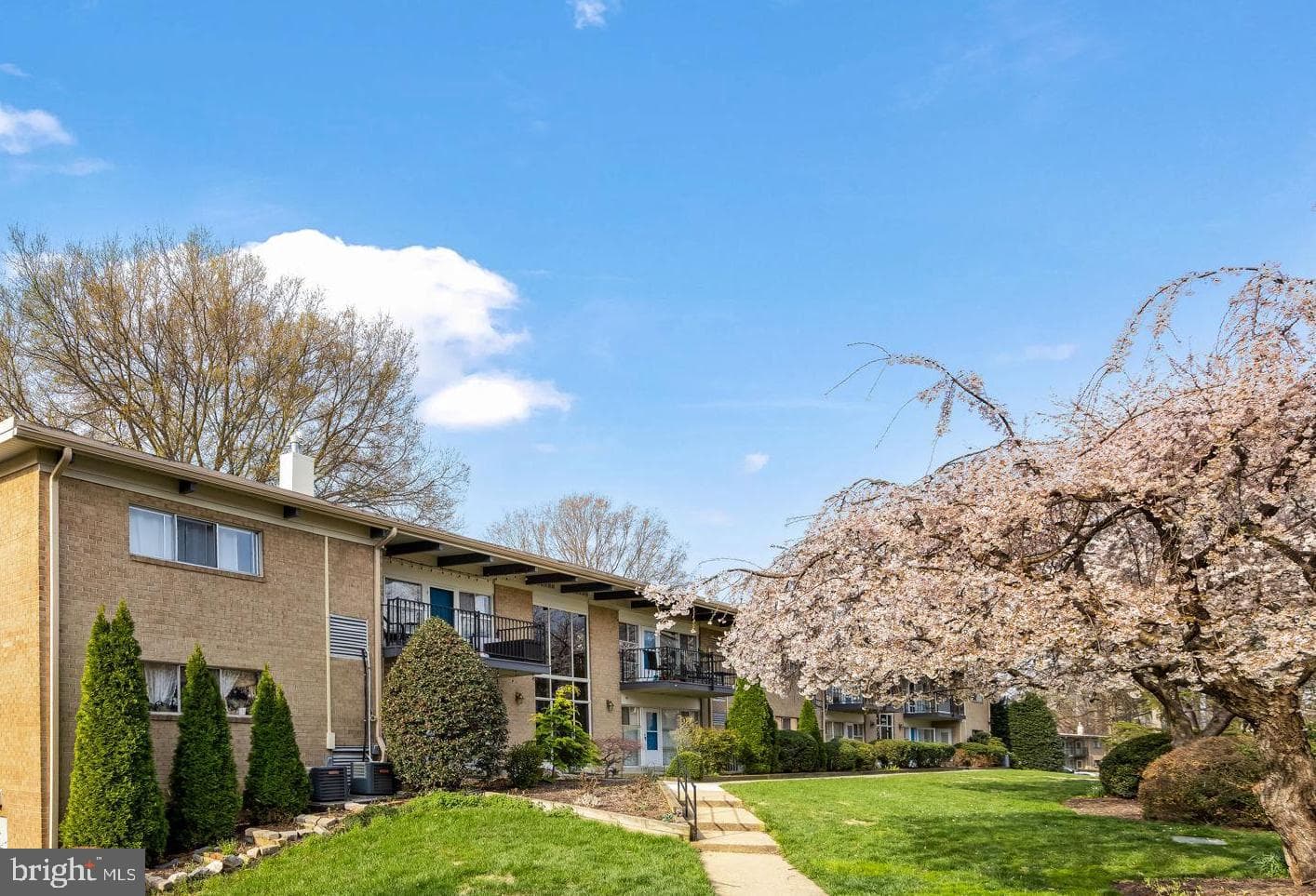 4909 Americana Drive #106