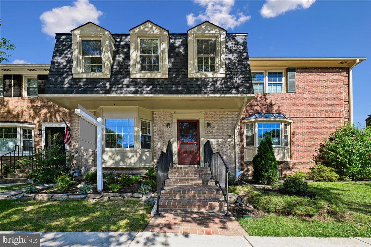 2742 Carter Farm Court, Alexandria