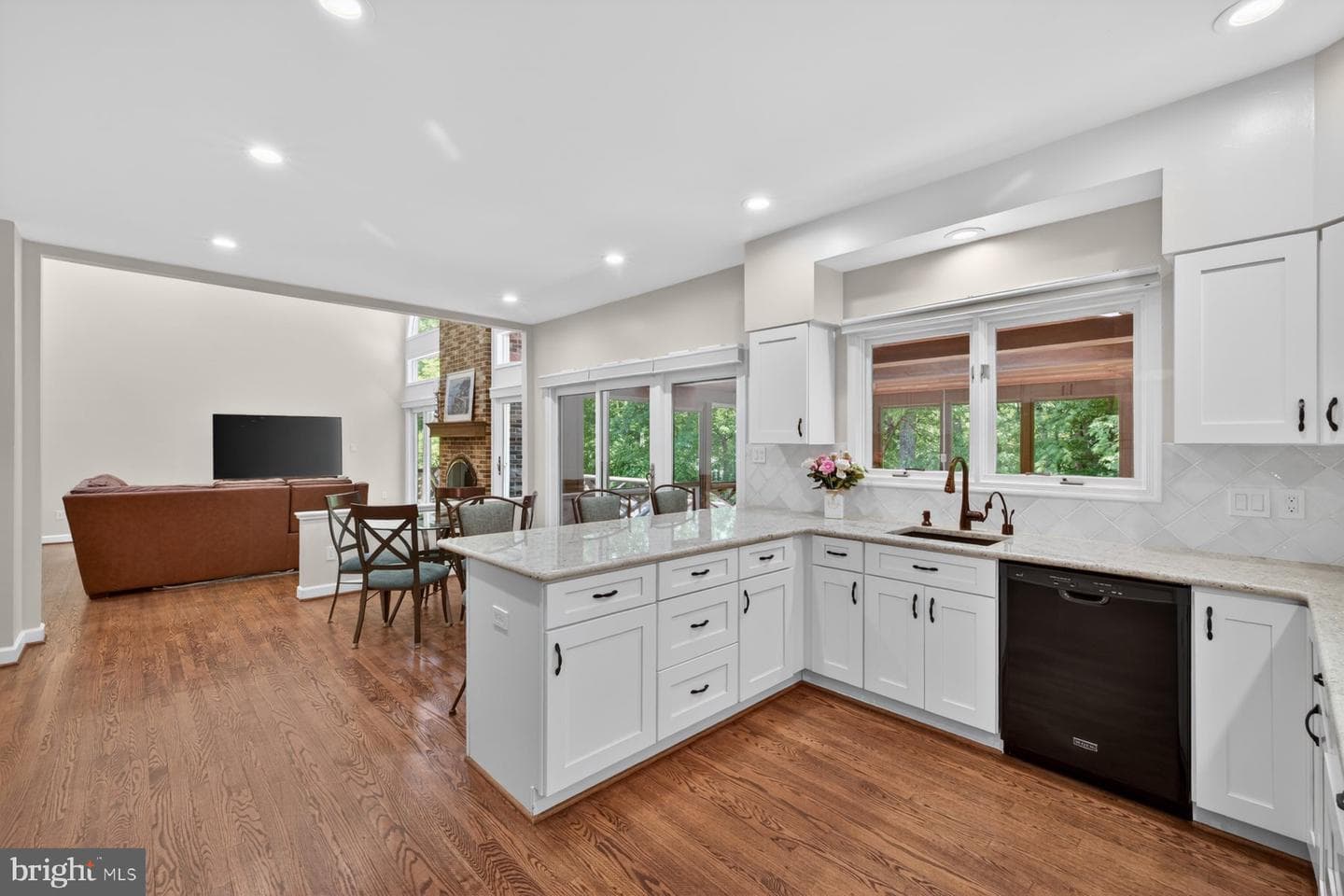 8704 Margaret Lane photo 14