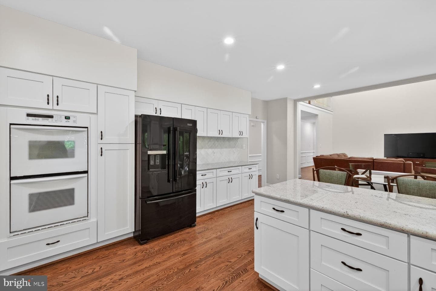 8704 Margaret Lane photo 15