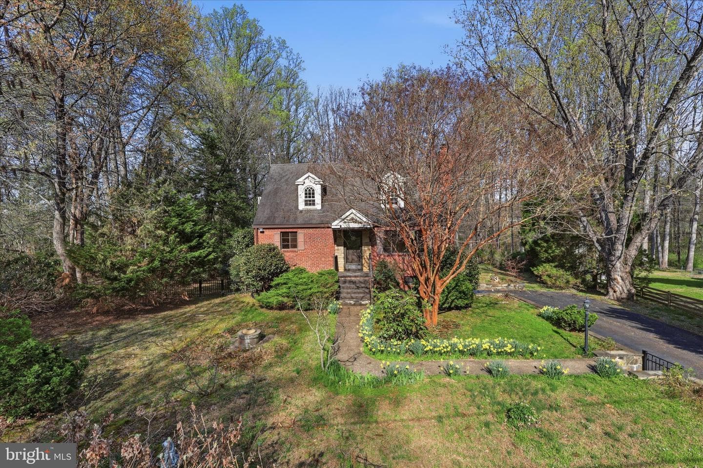 4728 Groves Lane photo 2
