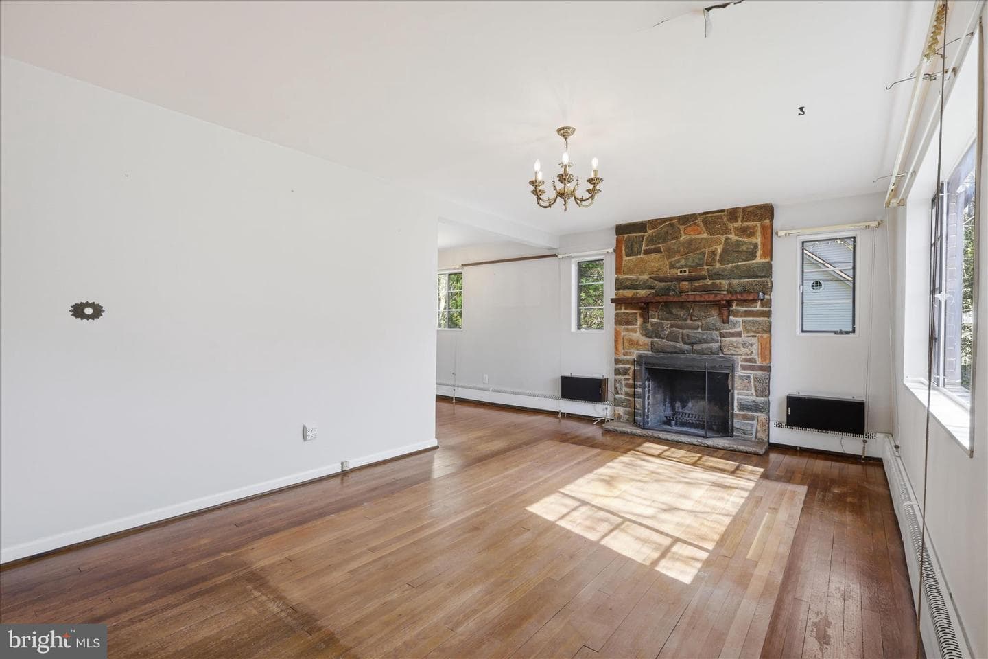 4728 Groves Lane photo 8