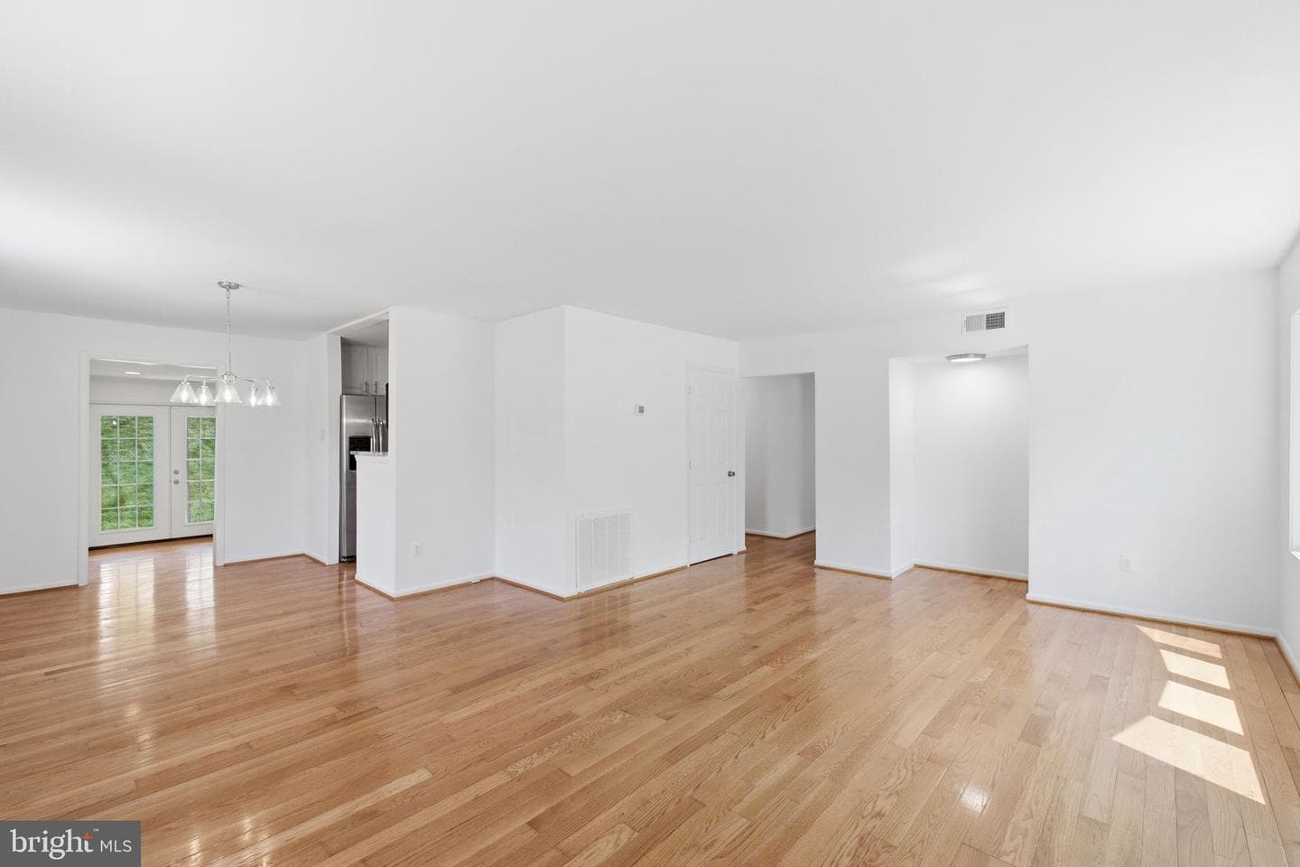 2146 Pimmit Drive photo 2